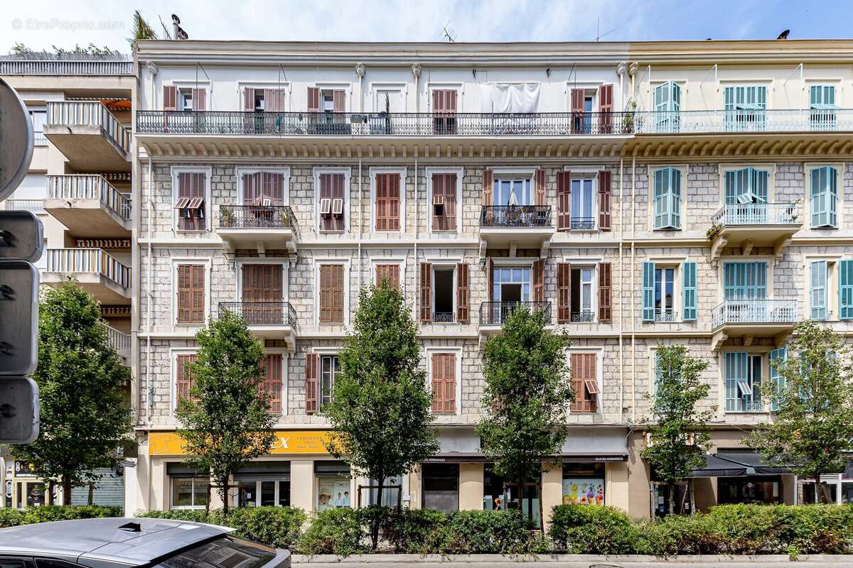 Beau studio en dernier etage. liberation. - photo 6