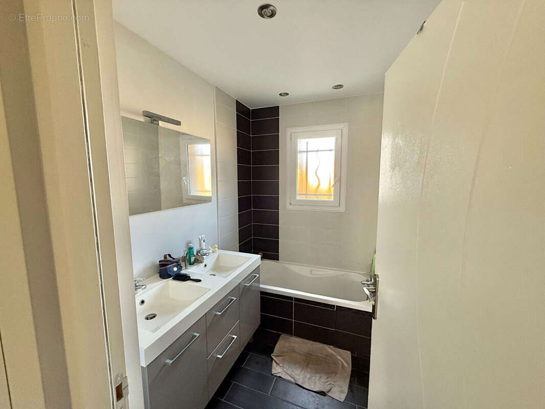 ARTONNE / Villa à vendre de plain-pied de 113 M2 avec garage et annexe extérieur pour réceptions ! - photo 17