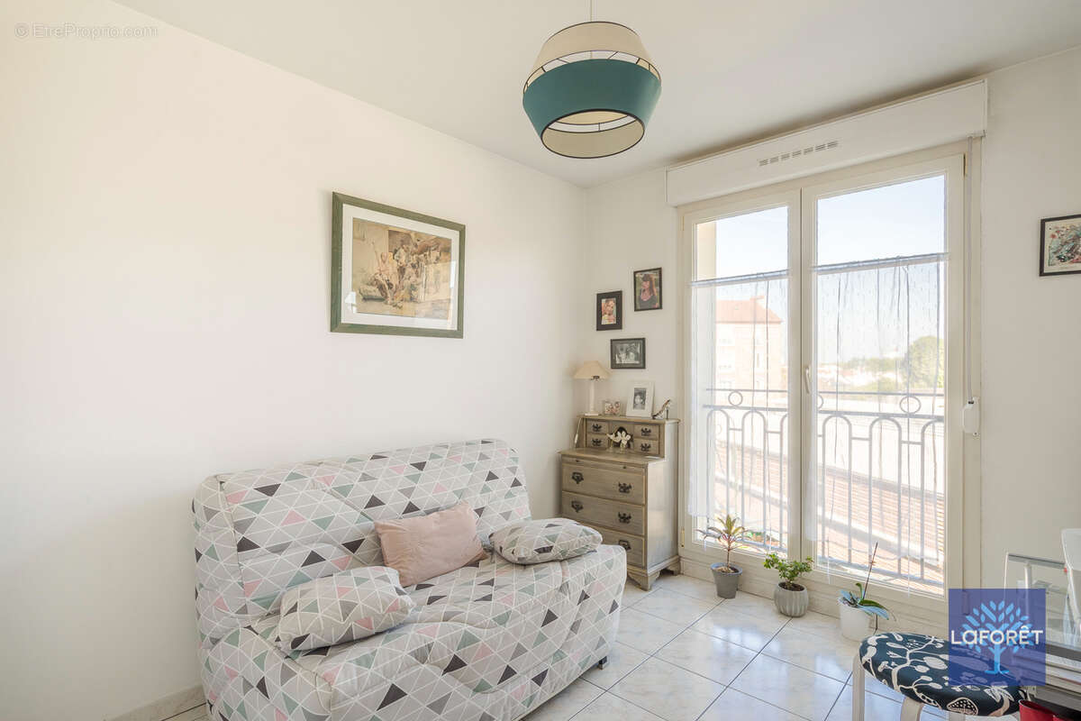 Appartement à LES PAVILLONS-SOUS-BOIS