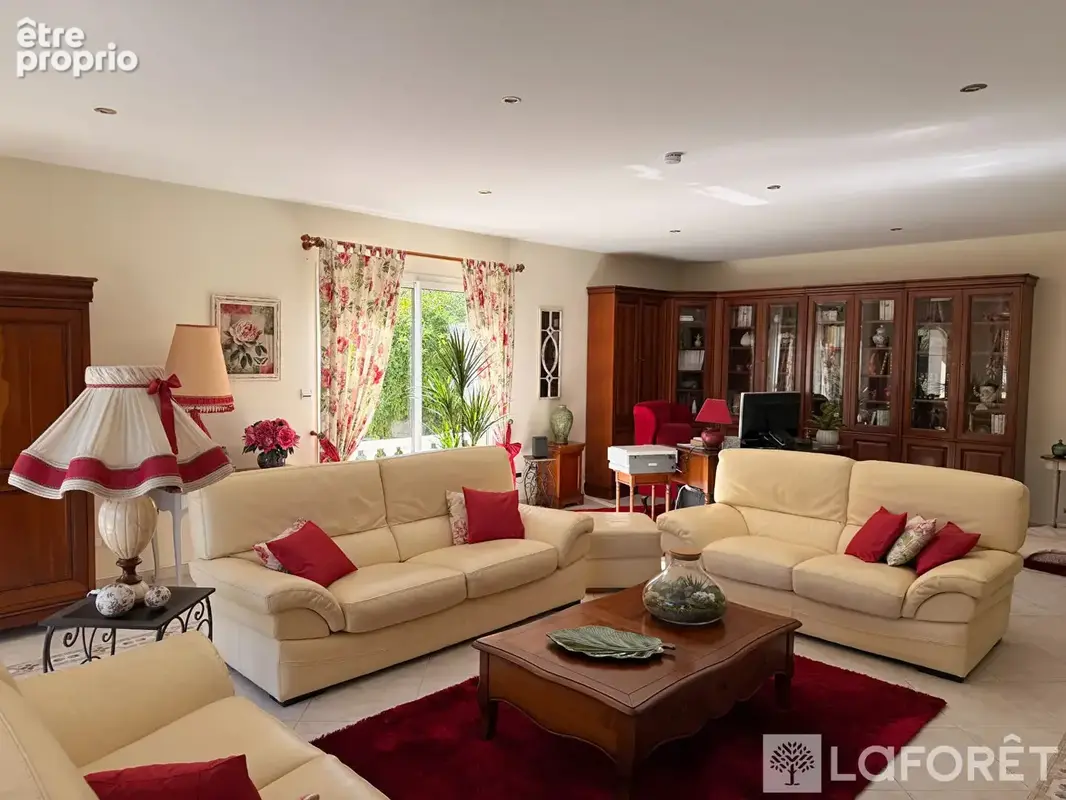 Grande maison familiale de standing avec jardin paysagé, piscine et belles prestations - photo 7