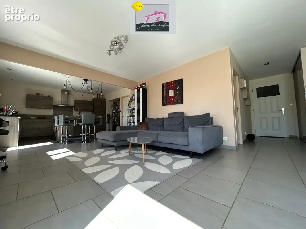 Maison de plain-pied avec Garage, jardin et piscine - photo 5