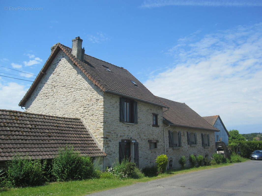 Maison à SAINT-YRIEIX-LA-PERCHE