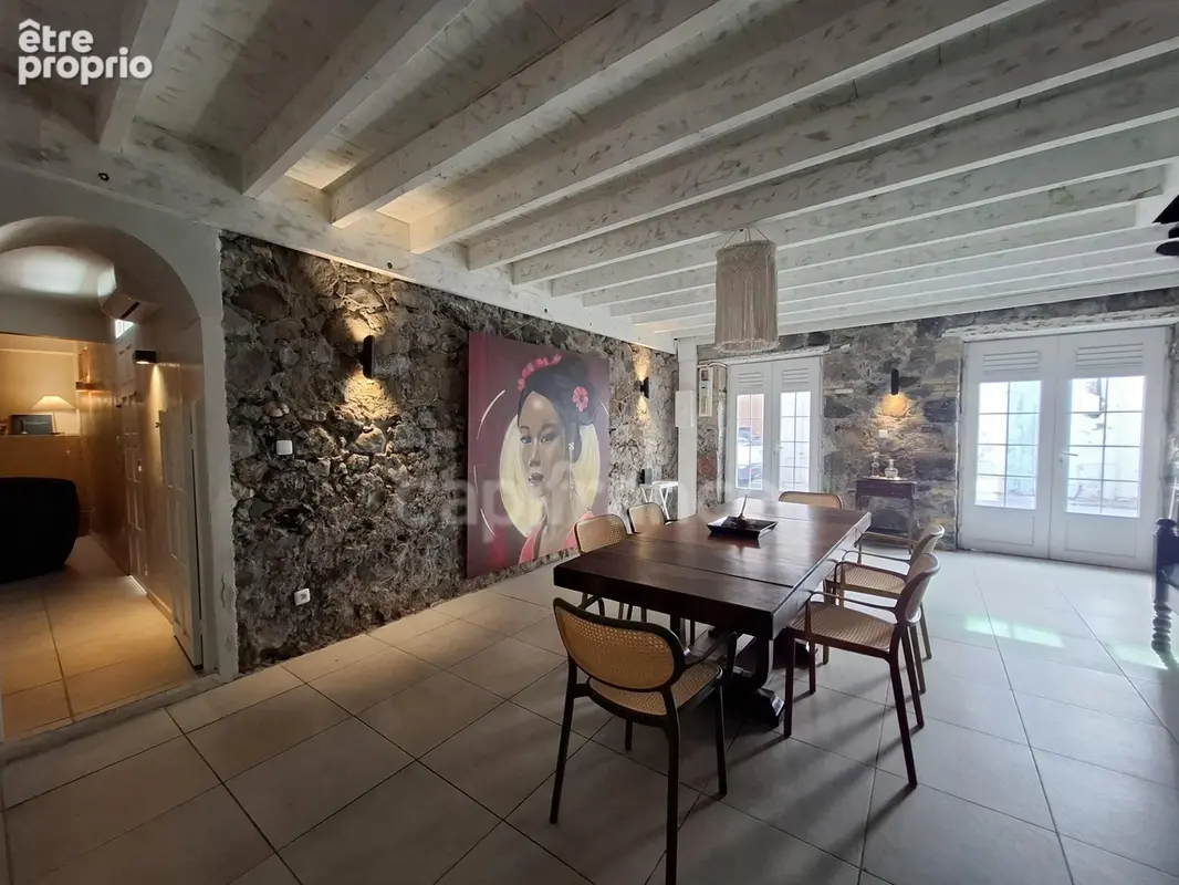 A vendre - Maison de Bourg Atypique et Rénovée – Vue Mer et Montagne – Saint-Pierre (972) - photo 8