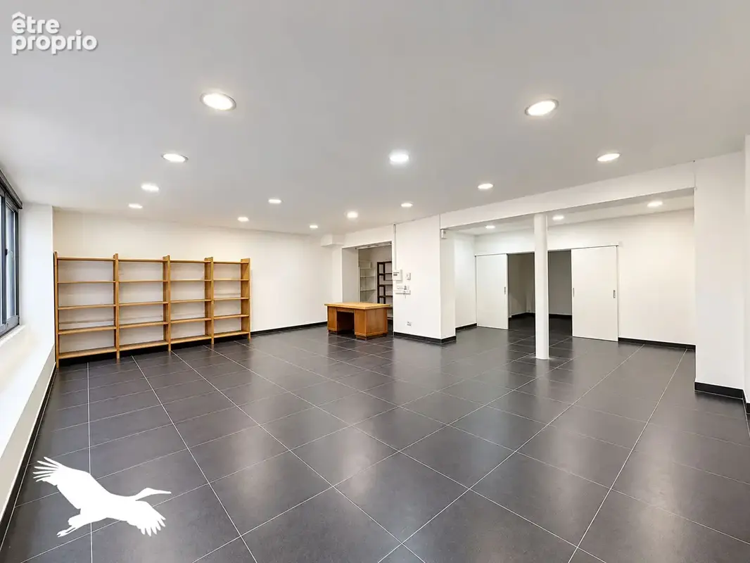 A VENDRE -  Marseille 13001 -  Plein Centre Ville - 255m² Murs Commerciaux et 115m² de cave - photo 3