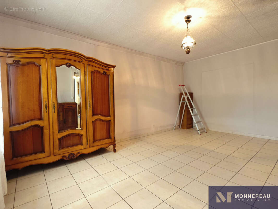 Maison de plain pied avec 500 m2 de dependances - photo 9