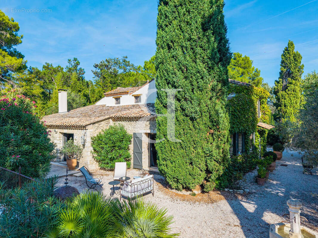 Maison 285 m² à Aramon  - photo 5