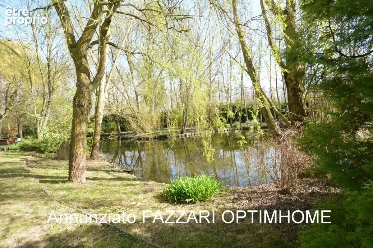 Au cœur d’un domaine clos de 1,5 hectare, ce moulin rénové offre un cadre unique entre étang, rivière et nature préservée - photo 19