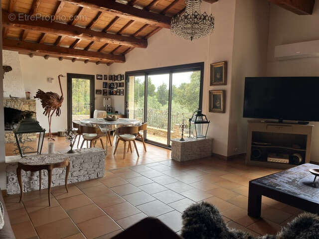 Quartier prisé, propriété avec piscine et dépendances - photo 3