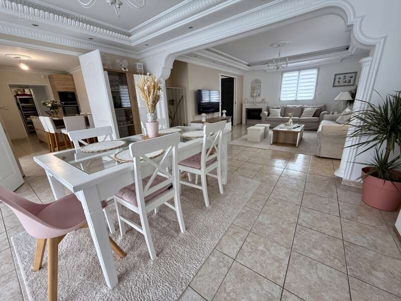 Maison à VILLEVEQUE