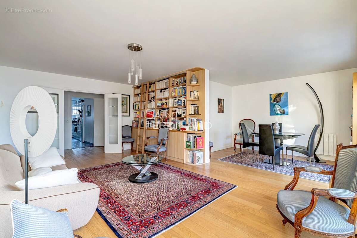 Appartement à PARIS-15E