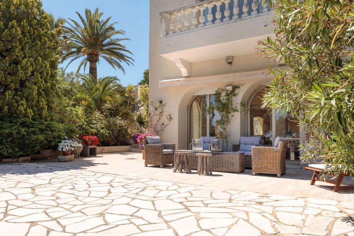 Appartement à VALLAURIS