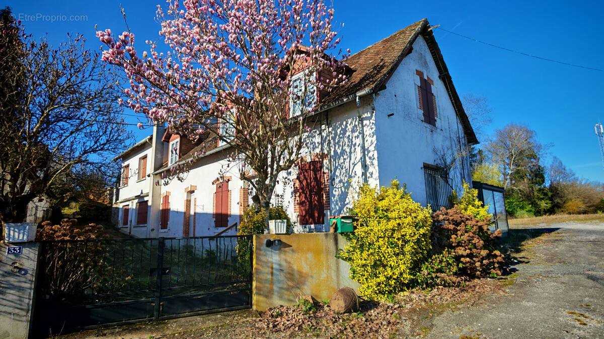 Maison à VICQ-SUR-BREUILH