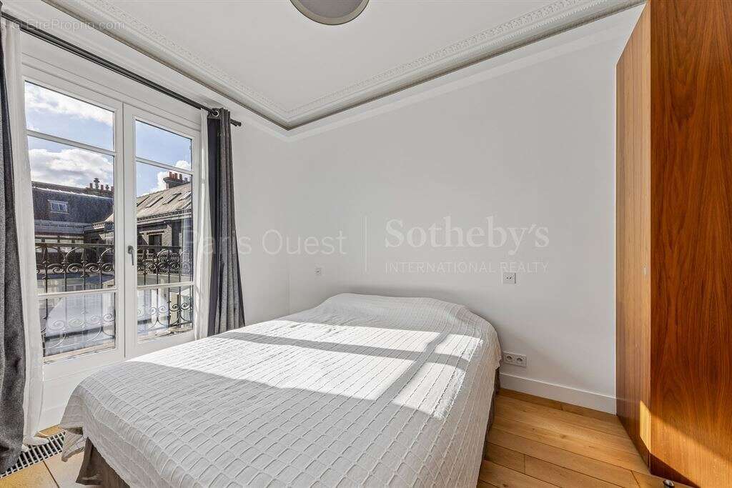 Appartement à PARIS-8E