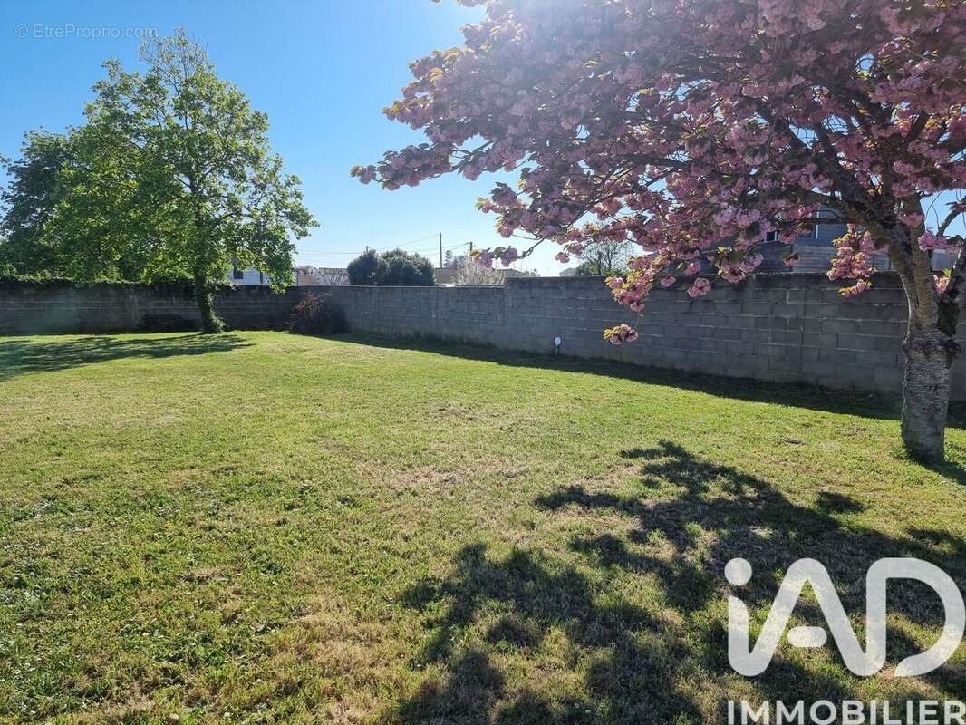 Photo 3 - Terrain à LA JARRIE