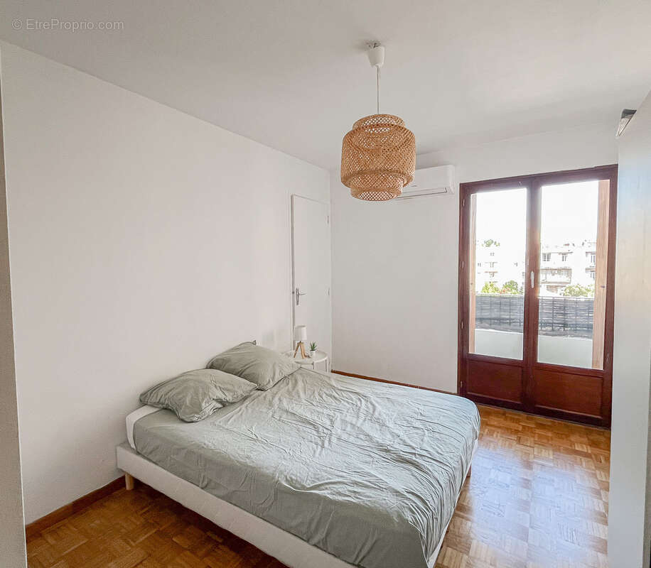 Appartement à MARSEILLE-5E