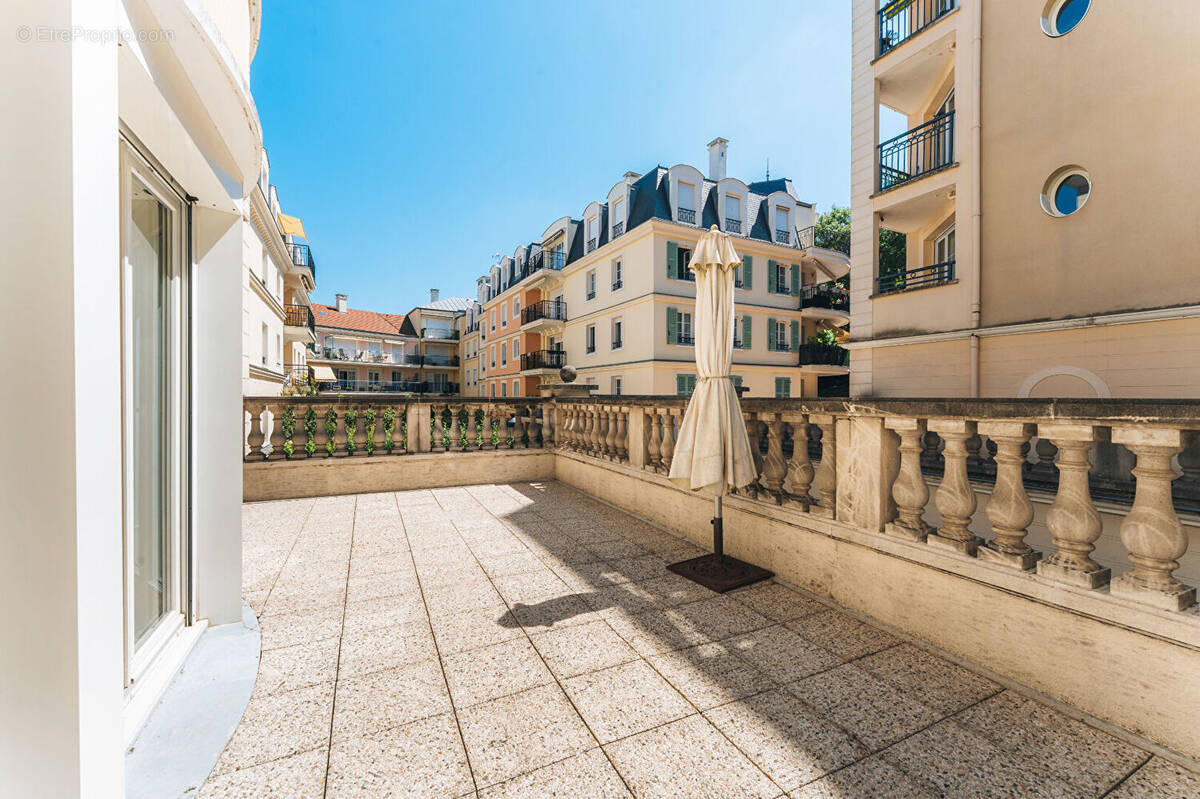 Appartement à LE PLESSIS-ROBINSON