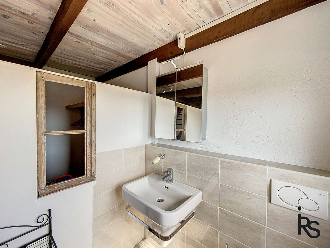 A 5 minutes d’un village avec tous les commerces, une maison de 106 m2 avec piscine et 965 m2 de terrain. - photo 21