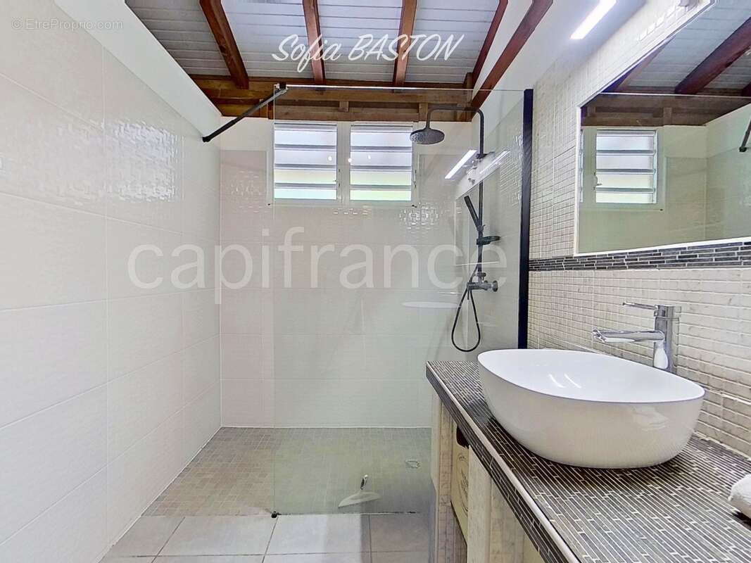 LES TROIS ILETS VILLA P6 bis -165 m² Hab / - Terrain de 986 m² - Piscine - Plain pied - A Vendre Martinique (972) - photo 15