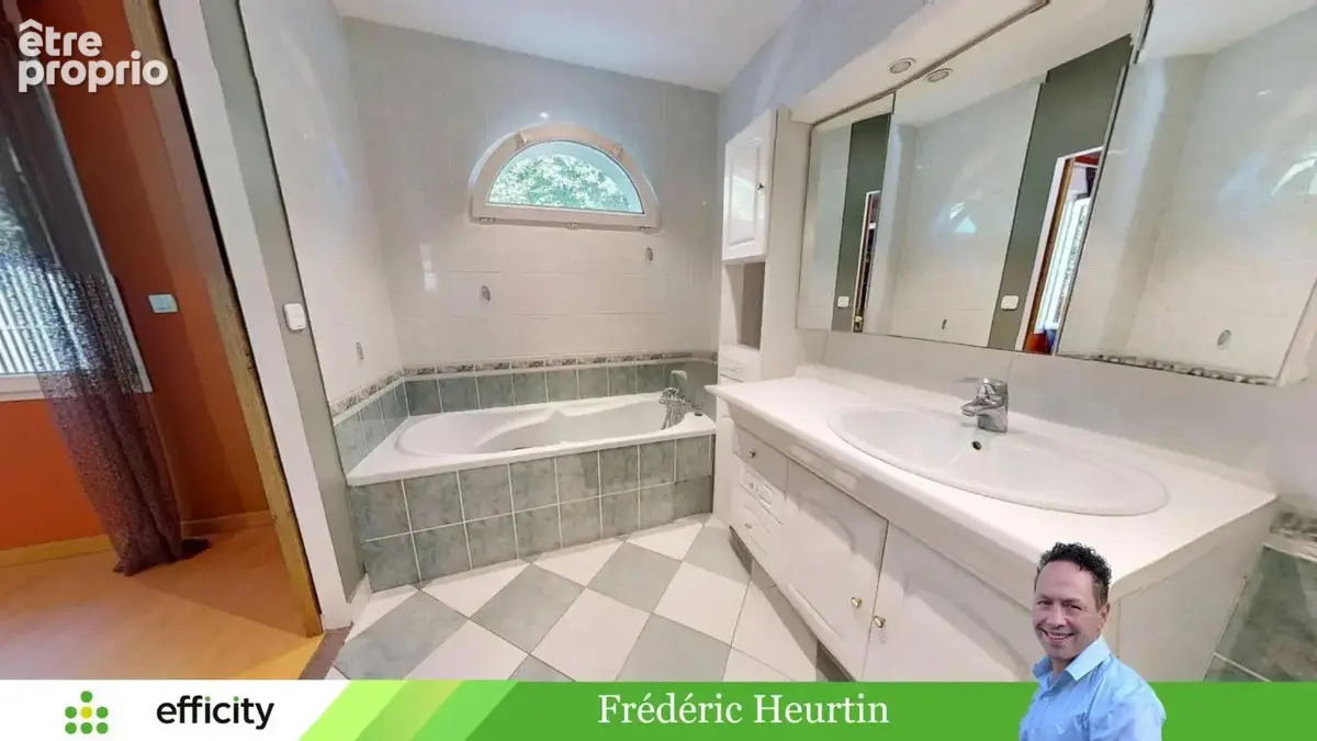 Maison 145 m² à Saint-Ouen-Des-Toits  - photo 10