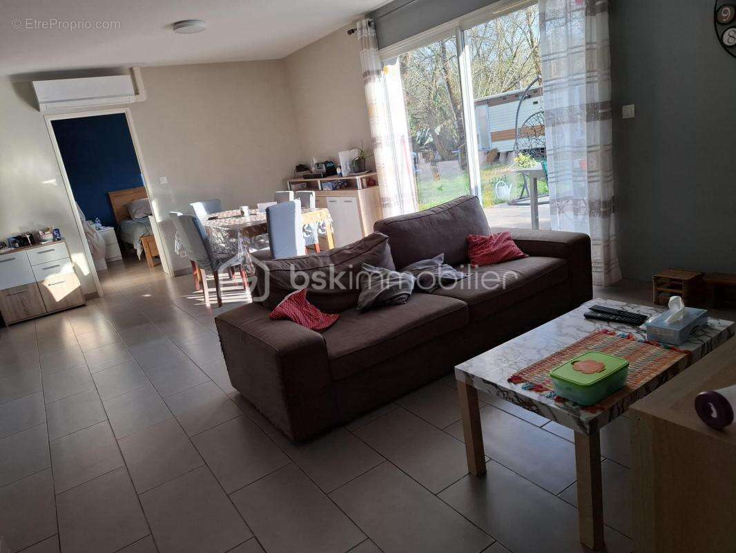 Maison contemporaine 4 chambres avec piscine et terrain de 1847 m² - photo 10