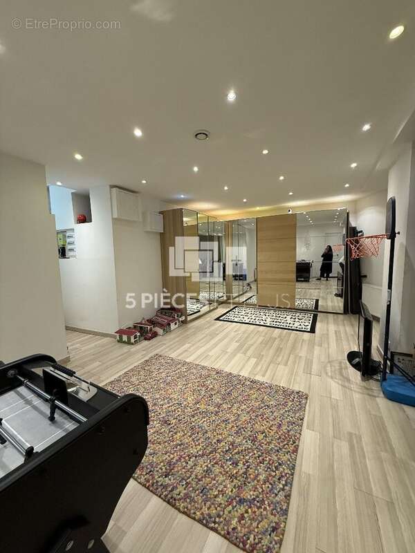 Maison à LEVALLOIS-PERRET