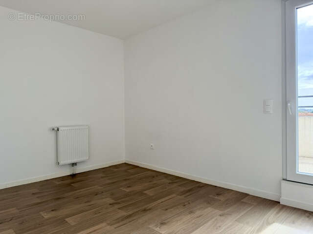 Quartier la pallice - type 4 avec terrasses, garage et stationnement - photo 8