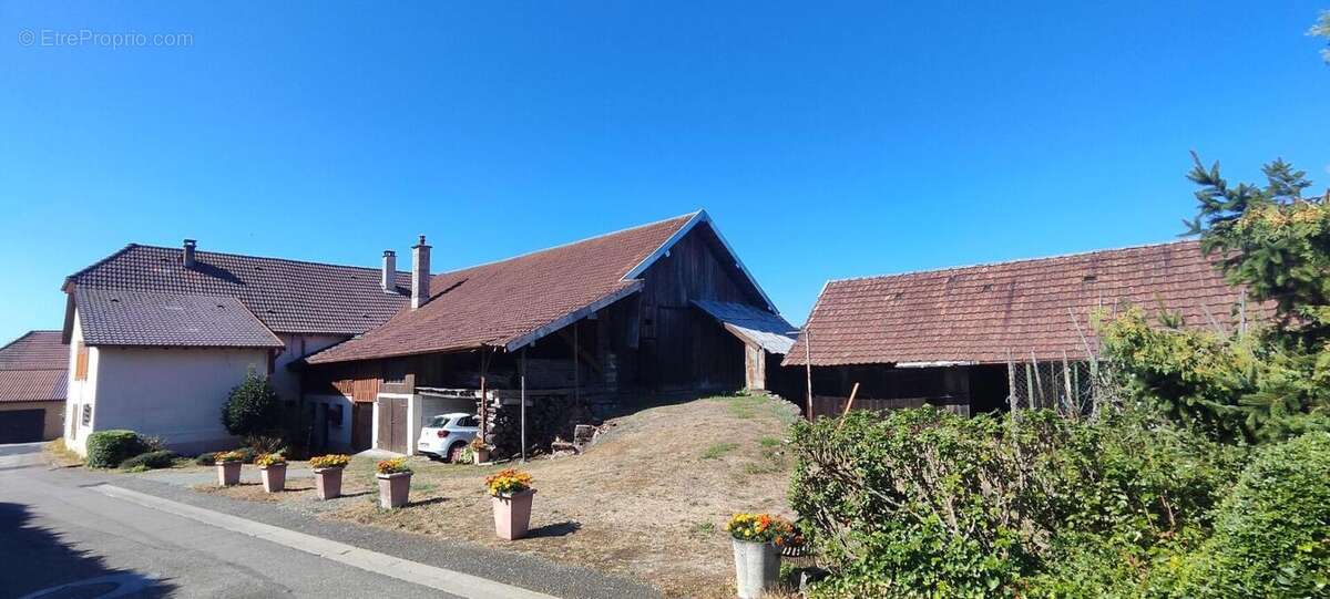 Ferme 161m² avec dépendances : Bessoncourt 90160 - photo 2