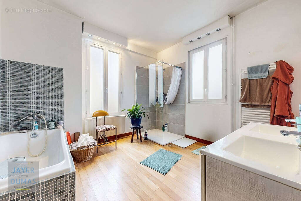 CHALON-SUR-SAONE - Belle maison au calme avec Garage et Piscine - - photo 8
