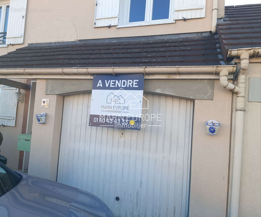 Maison à SAINT-THIBAULT-DES-VIGNES