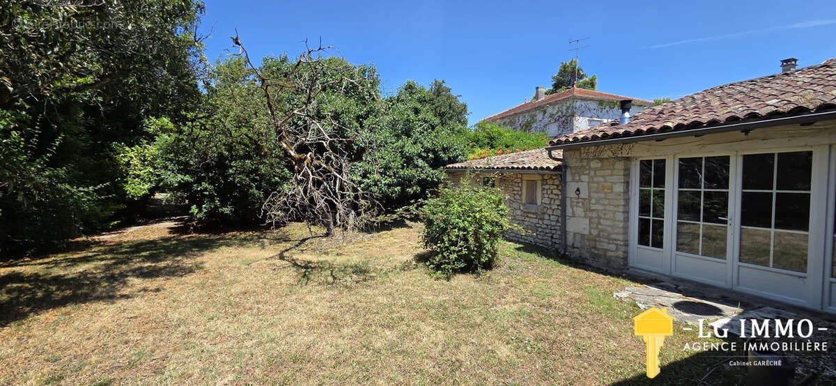 Maison Charentaise  - 141 m2, 2 chambres, dépendances - photo 4