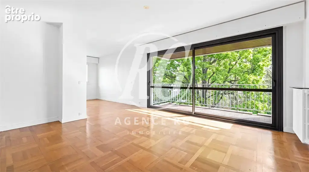 Havre de paix en dernier étage : 88 m² avec tennis, terrasse et vue verdoyante - photo 4