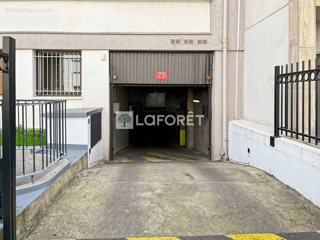 Parking à PARIS-15E