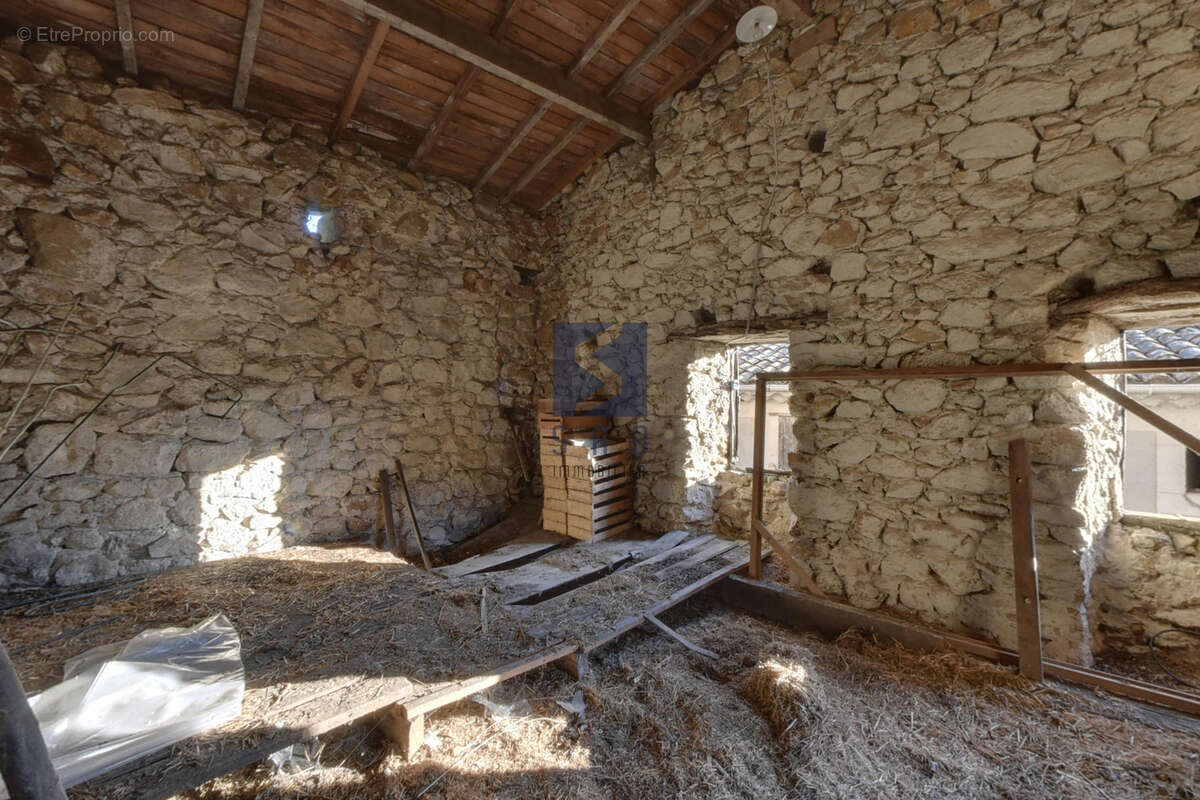 Maison à SAINT-FORTUNAT-SUR-EYRIEUX