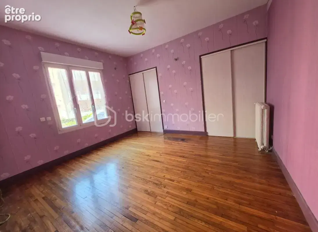 Maison de caractère, 7 chambres avec jardin et stationnement… en plein centre de saint-quentin ! - photo 19