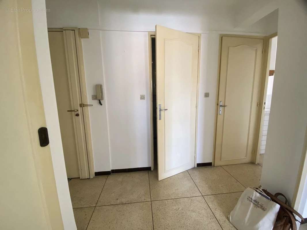 Appartement à MARSEILLE-4E