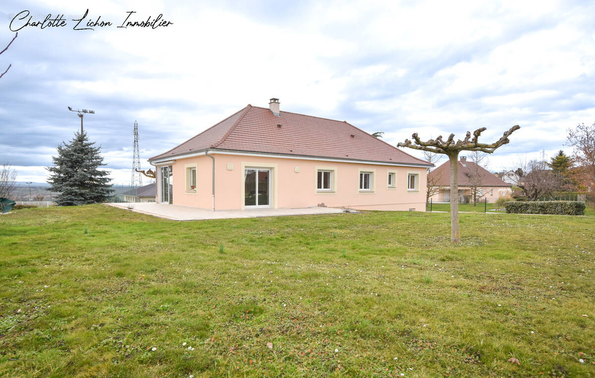 Maison à CREUZIER-LE-VIEUX