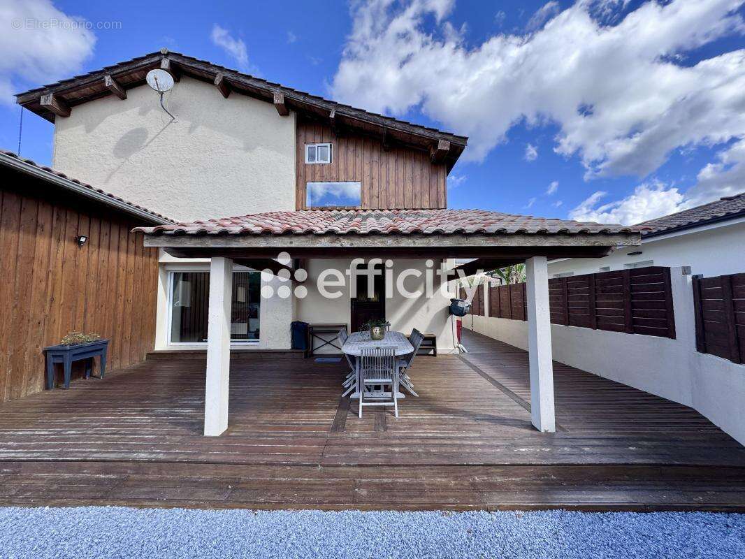 Maison à SALLES