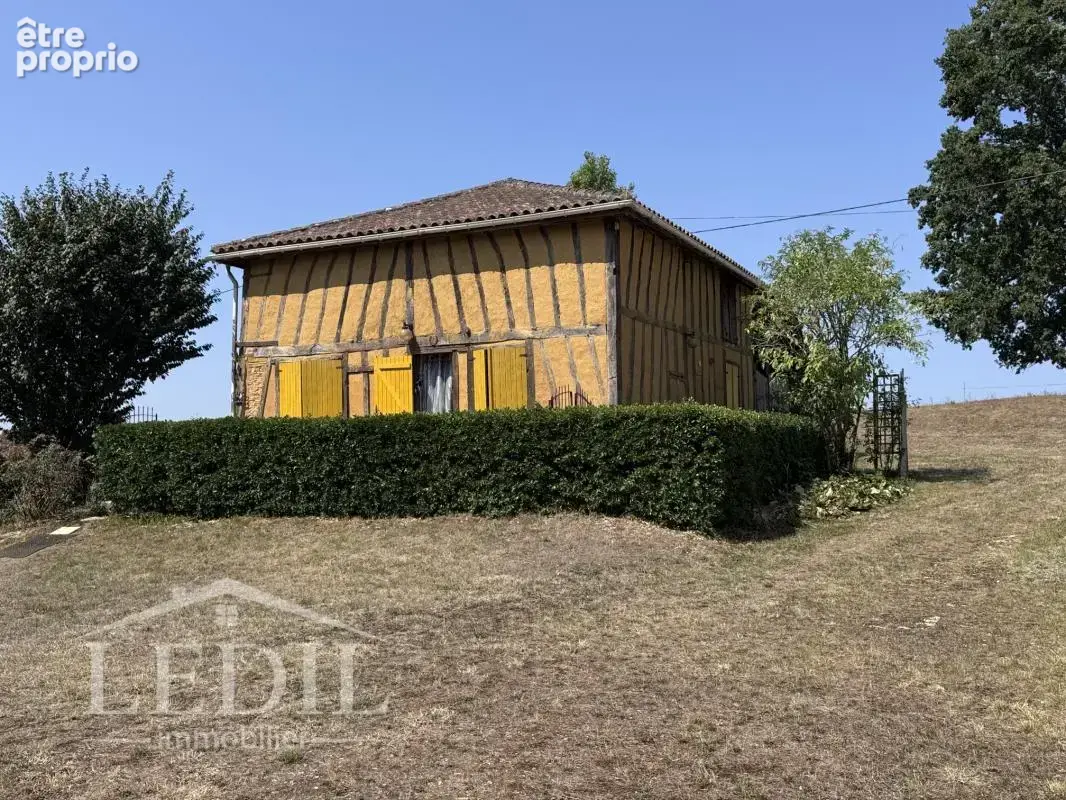 Propriété de caractère sur 2,5 ha avec vue, deux habitations et dépendances - photo 4