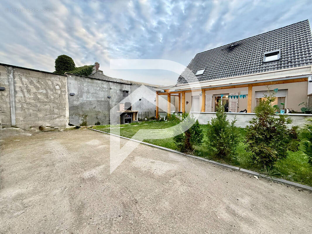 Maison à MONTATAIRE