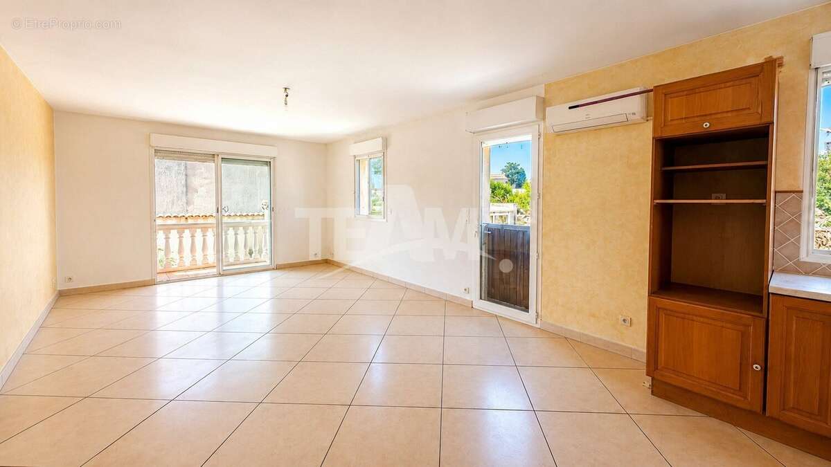 Maison de 330 m² divisé 3 logements - photo 8