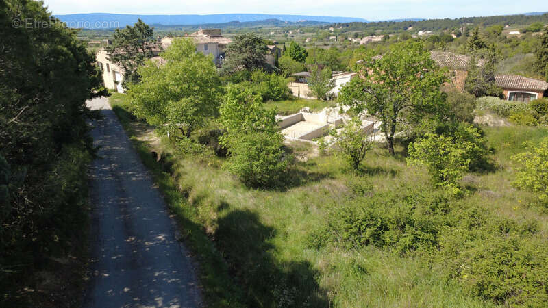 Terrain à SAINT-SATURNIN-LES-APT