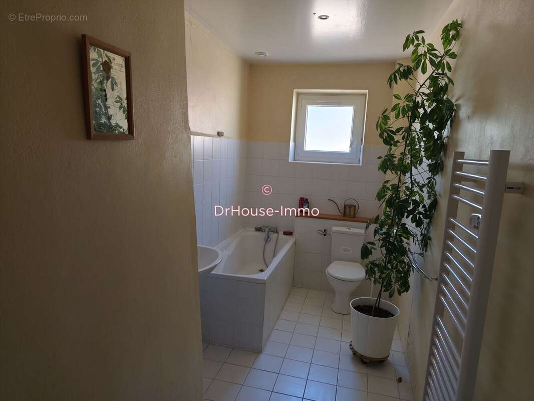 Maison 120 m² à Hure  - photo 17