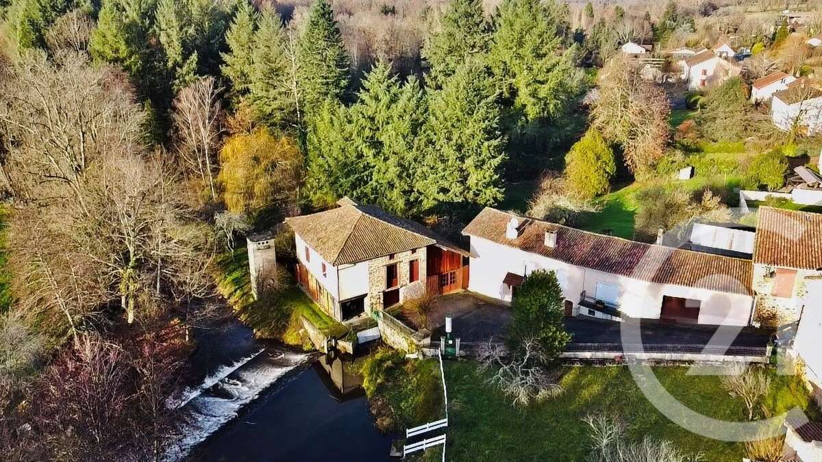 Maison à SAINT-LAURENT-SUR-GORRE