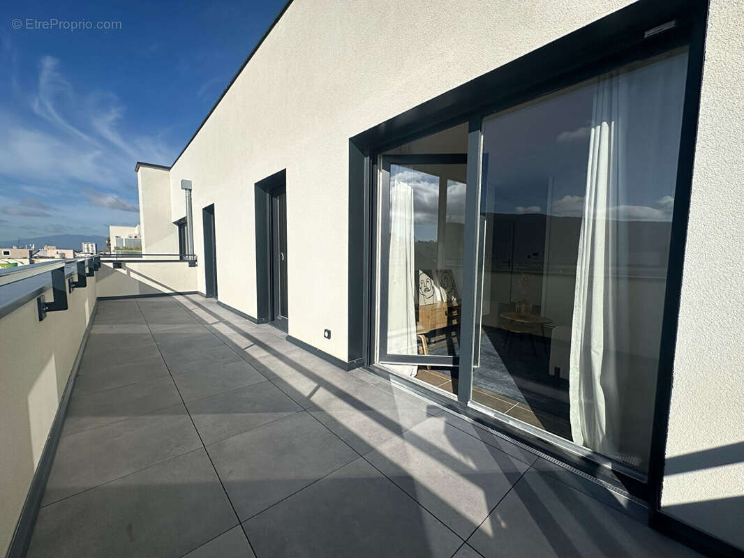 Appartement à AMBILLY