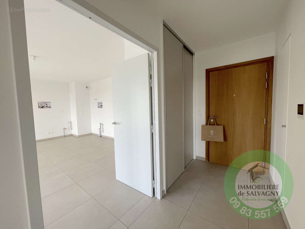 Appartement à LA TOUR-DE-SALVAGNY