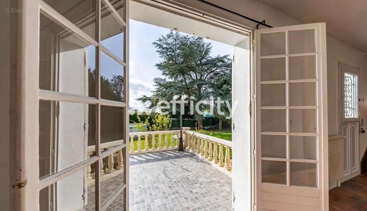 Maison à SAINTRY-SUR-SEINE