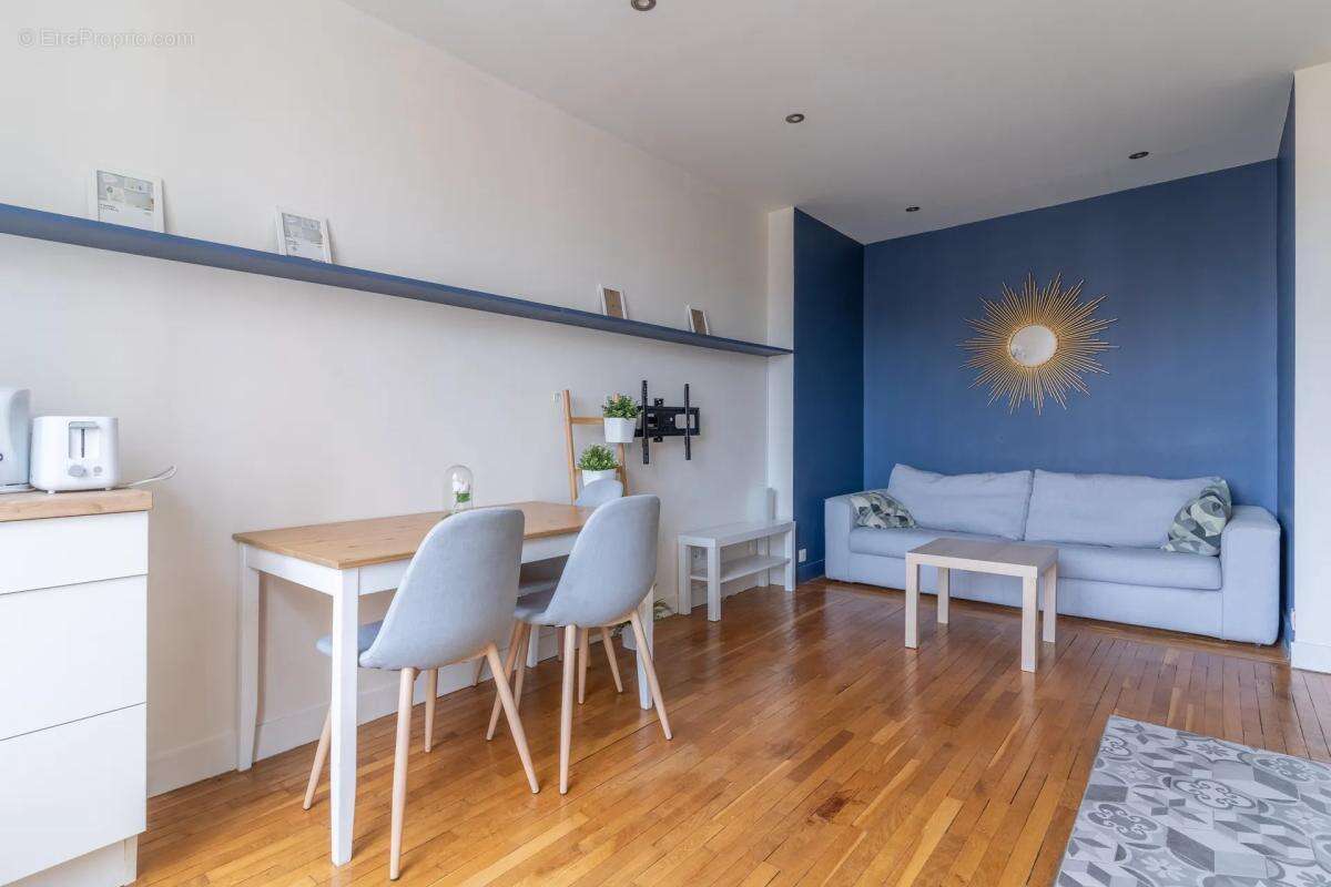 Appartement à COURBEVOIE