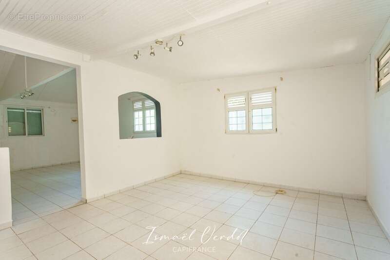 Maison à BAIE-MAHAULT