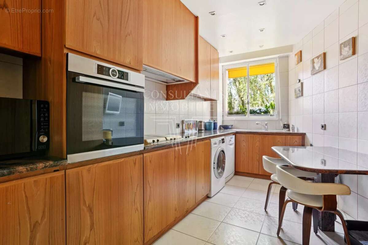 Appartement à NEUILLY-SUR-SEINE