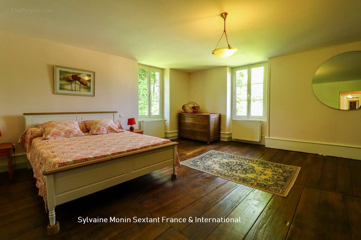 Superbe propriété rénovée sur 2,6 hectares, dépendances et espace piscine avec pigeonnier - photo 17